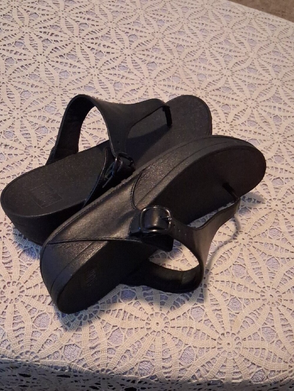 Fitflop Black Leather Thong Clog Sandals - Picture 9 of 12